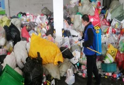 投身“疫”线 垃圾分类志愿者助力平湖疫情防控与再生资源回收